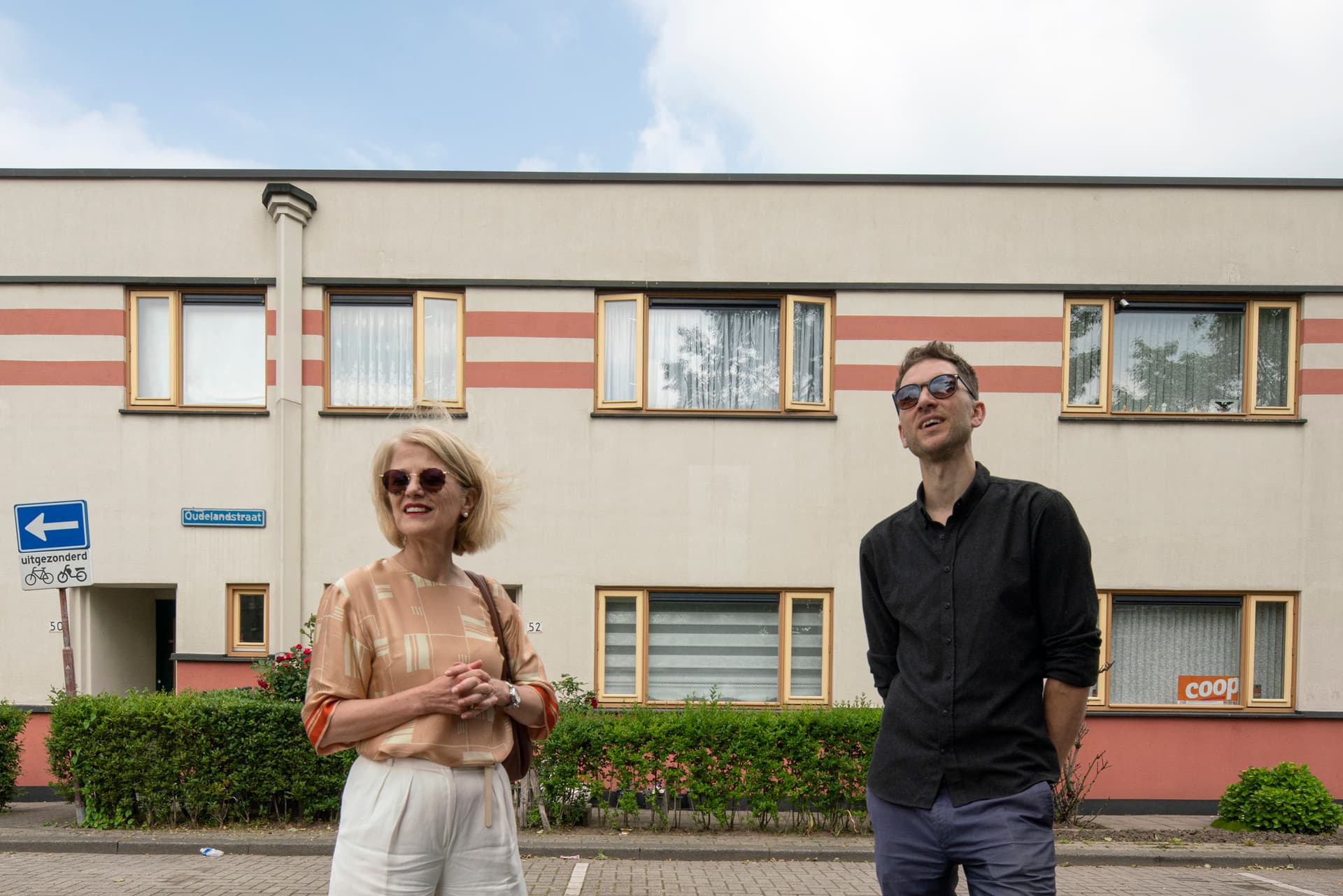 Teun en Maria kijkend