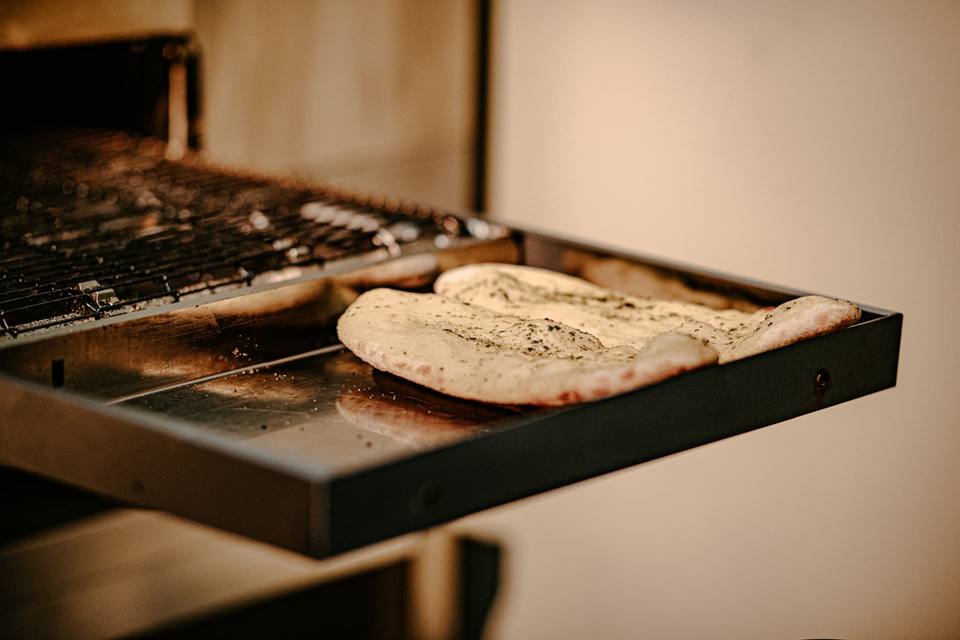 Twee broodjes vers uit de oven