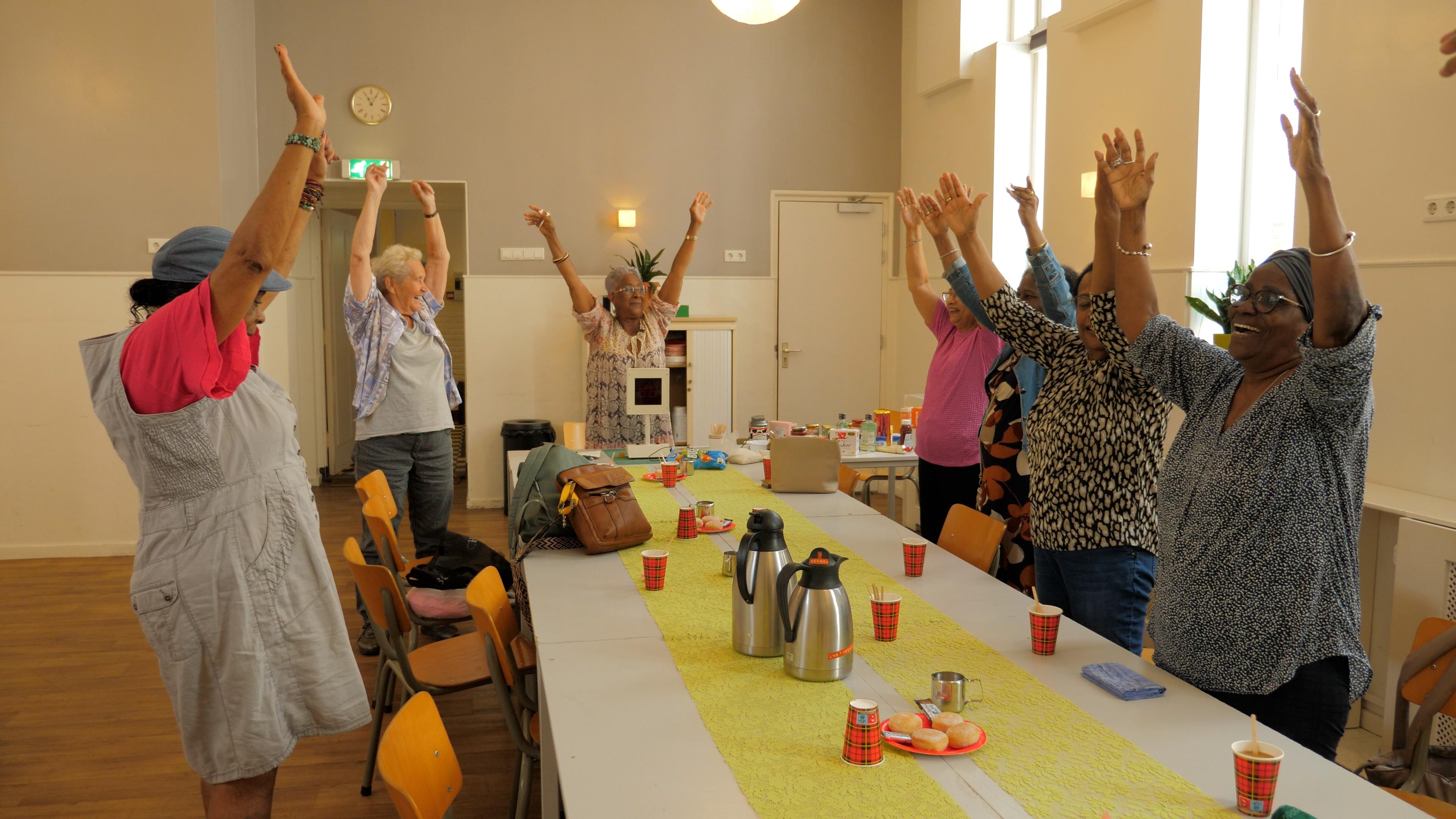 Ochtendgymnastiek bij de koffieclub