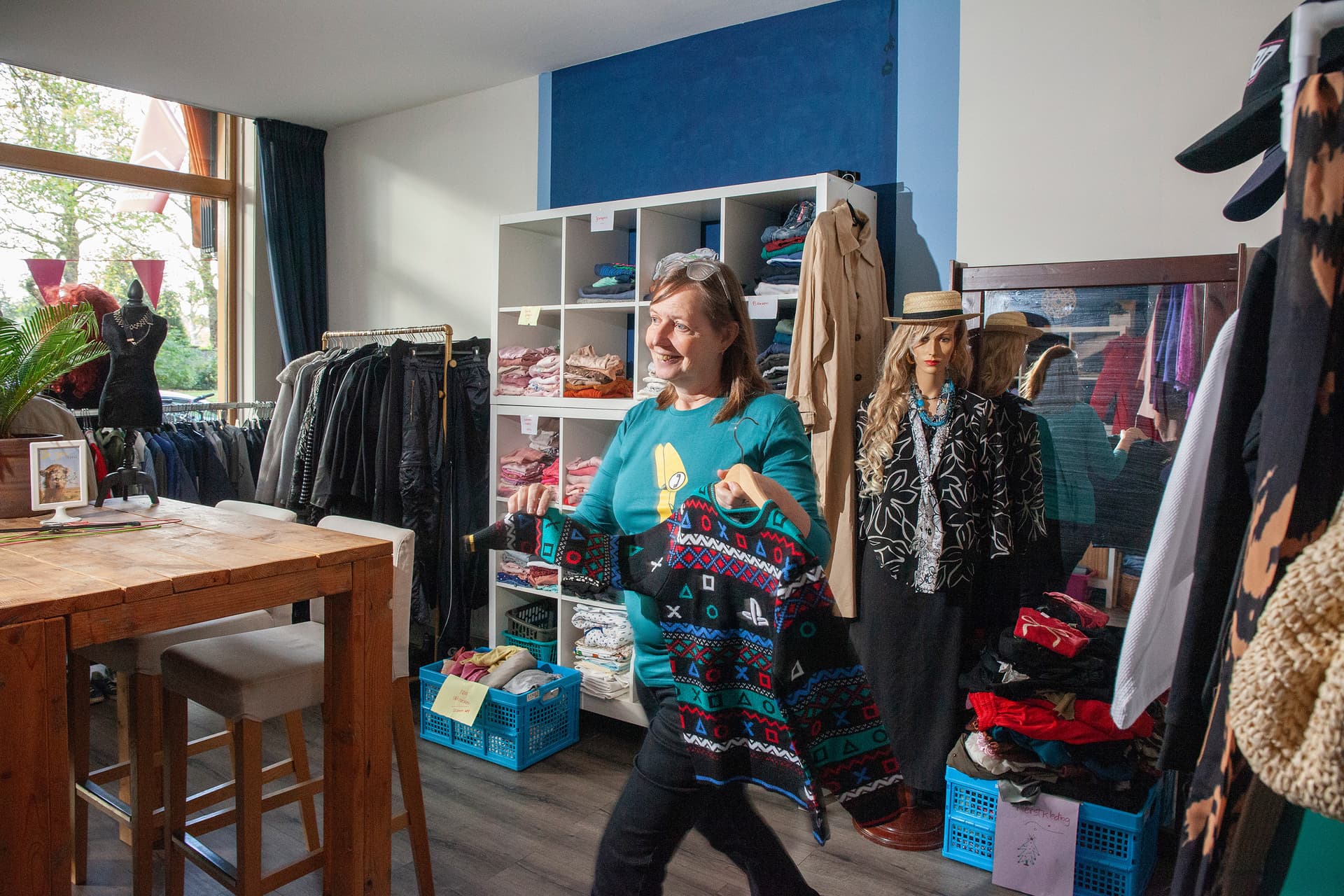 Inge Rutten in de Kleding Boutique in Open Huis Crooswijk