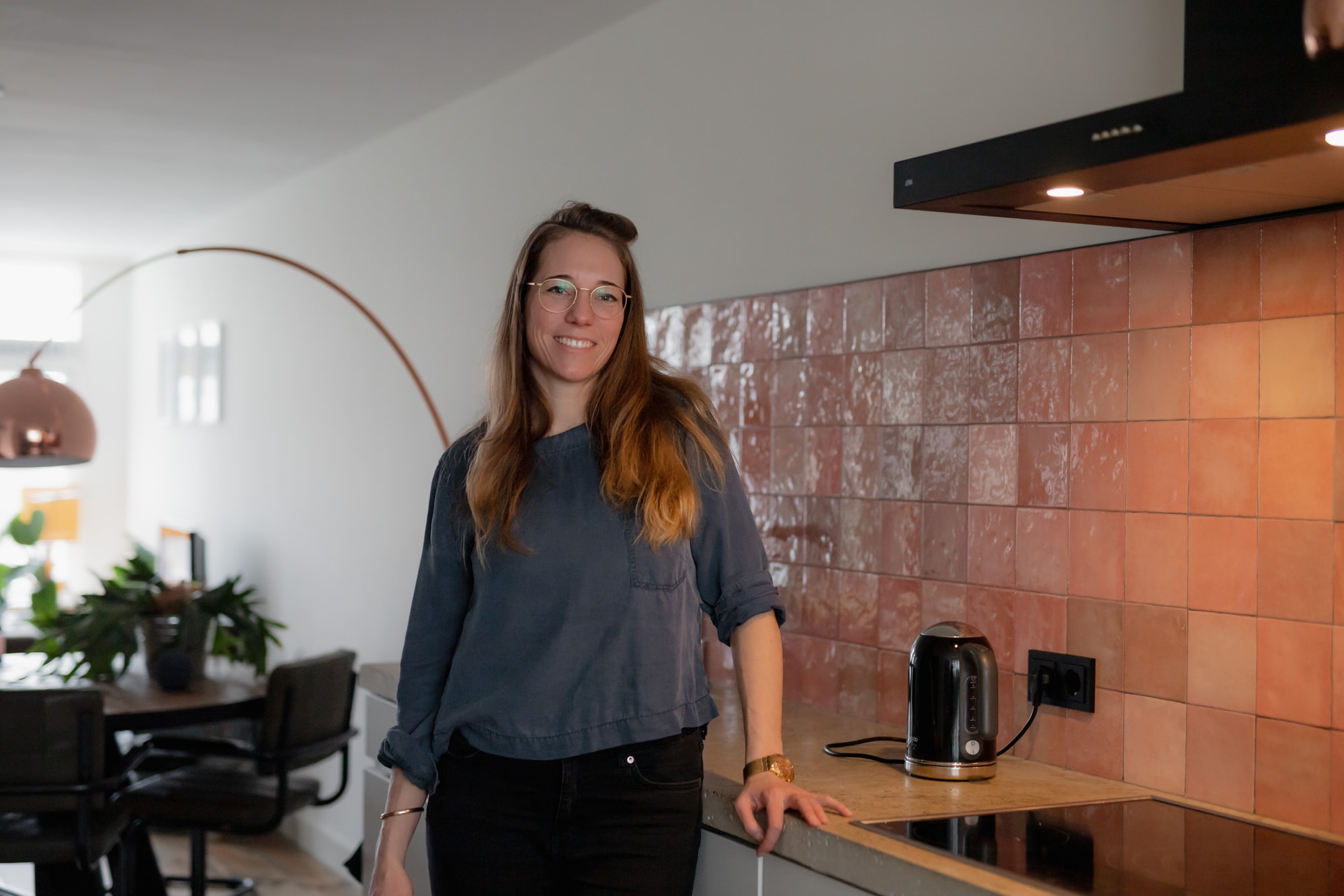 Portret Lianne in de keuken van haar koopwoning