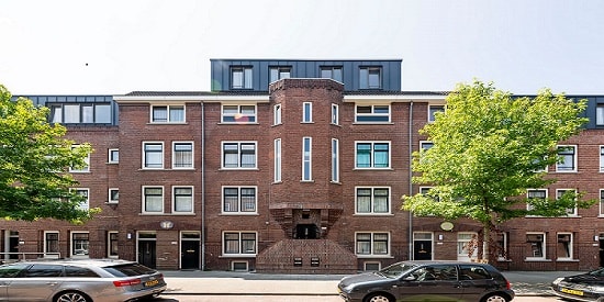 Vooraanzicht van het gerenoveerde pand aan de van Lennepstraat