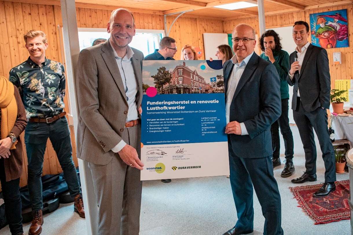 Groepsfoto ondertekening Fase 2 Lusthofkwartier
