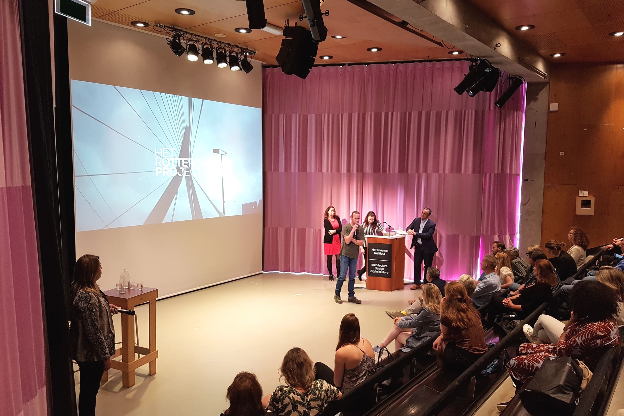 Presentatie Rotterdam Project in auditorium Nieuwe Instituut