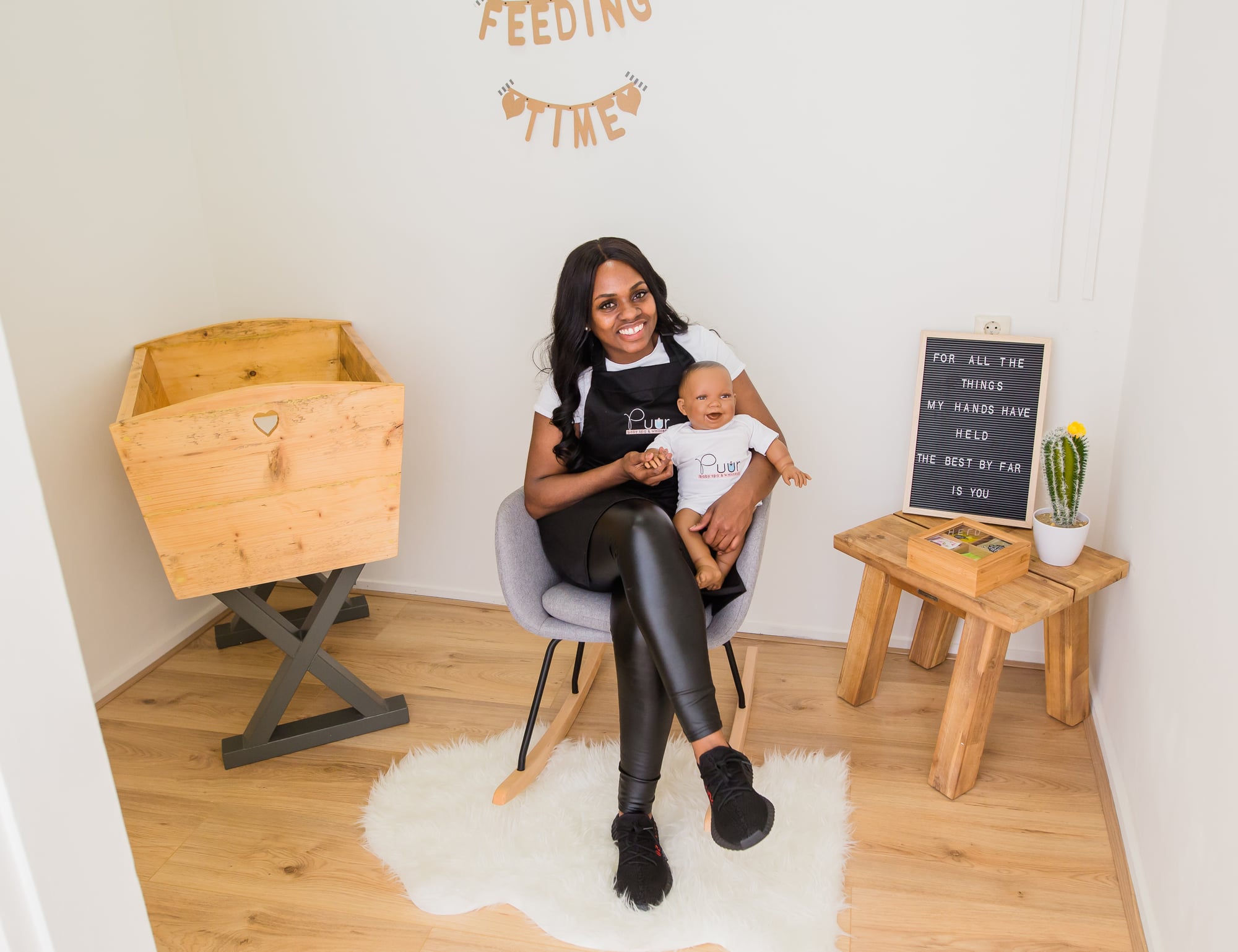 Portret Rachel met baby in Puur Baby Spa