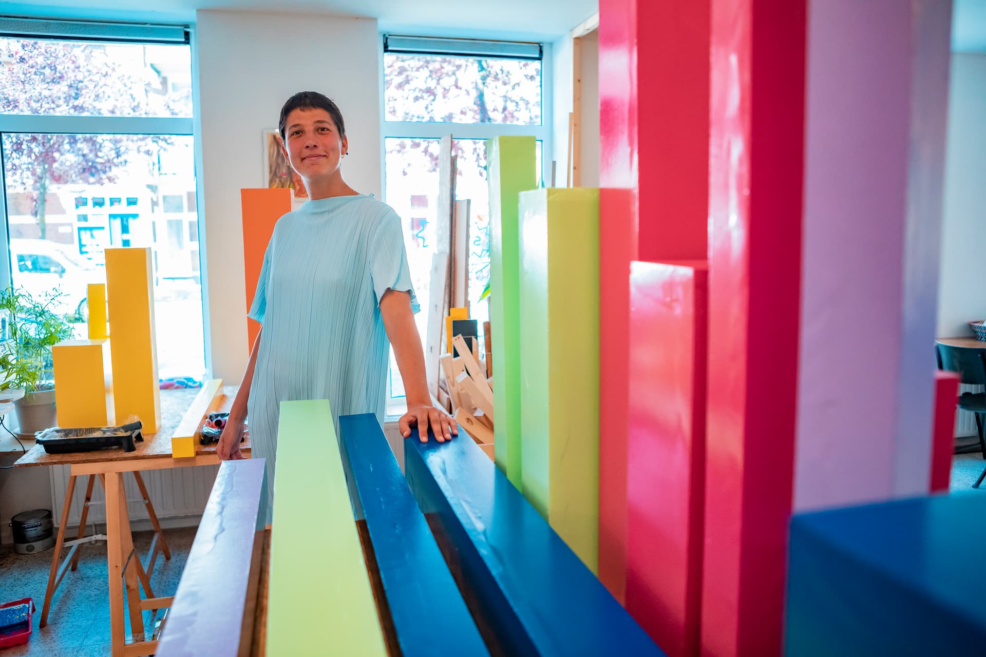 Pip bij gekleurde balken in de Sportkantine