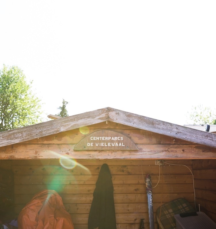 Houten hutje Centerparcs De Wielewaal