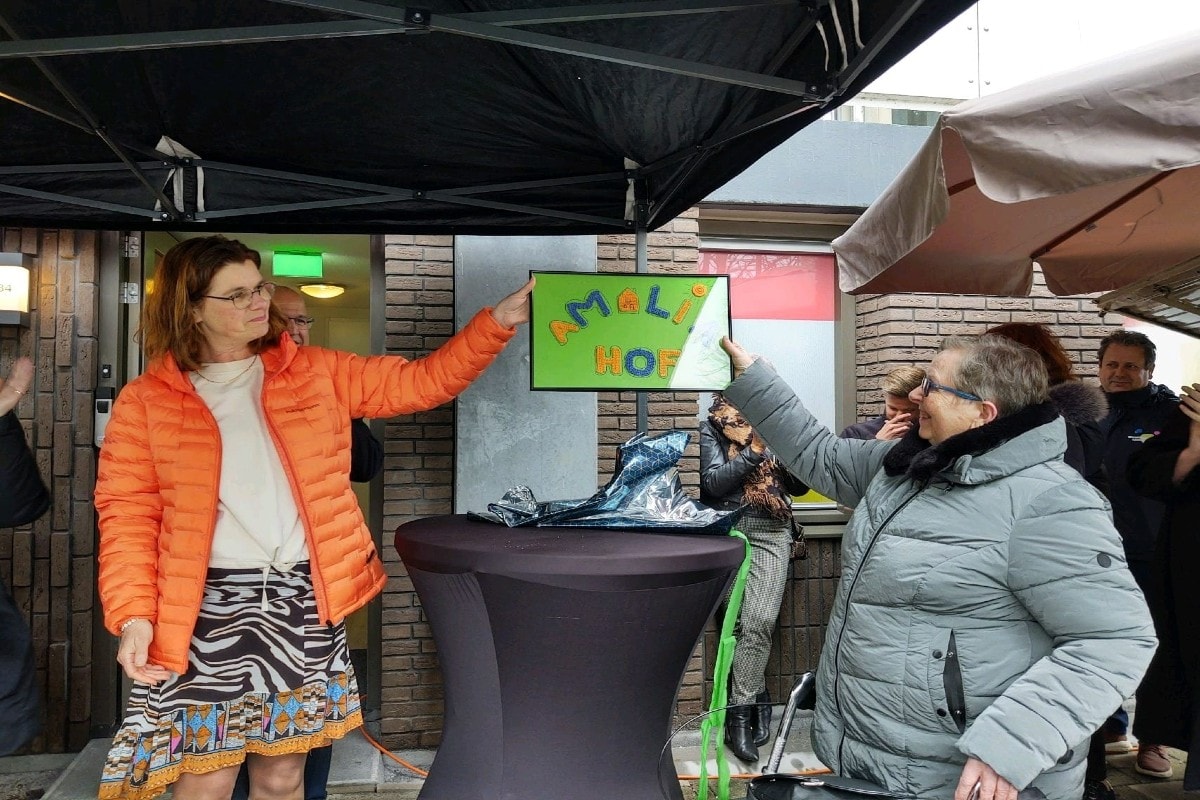 Opening ontmoetingsruimte Prinsessenflats
