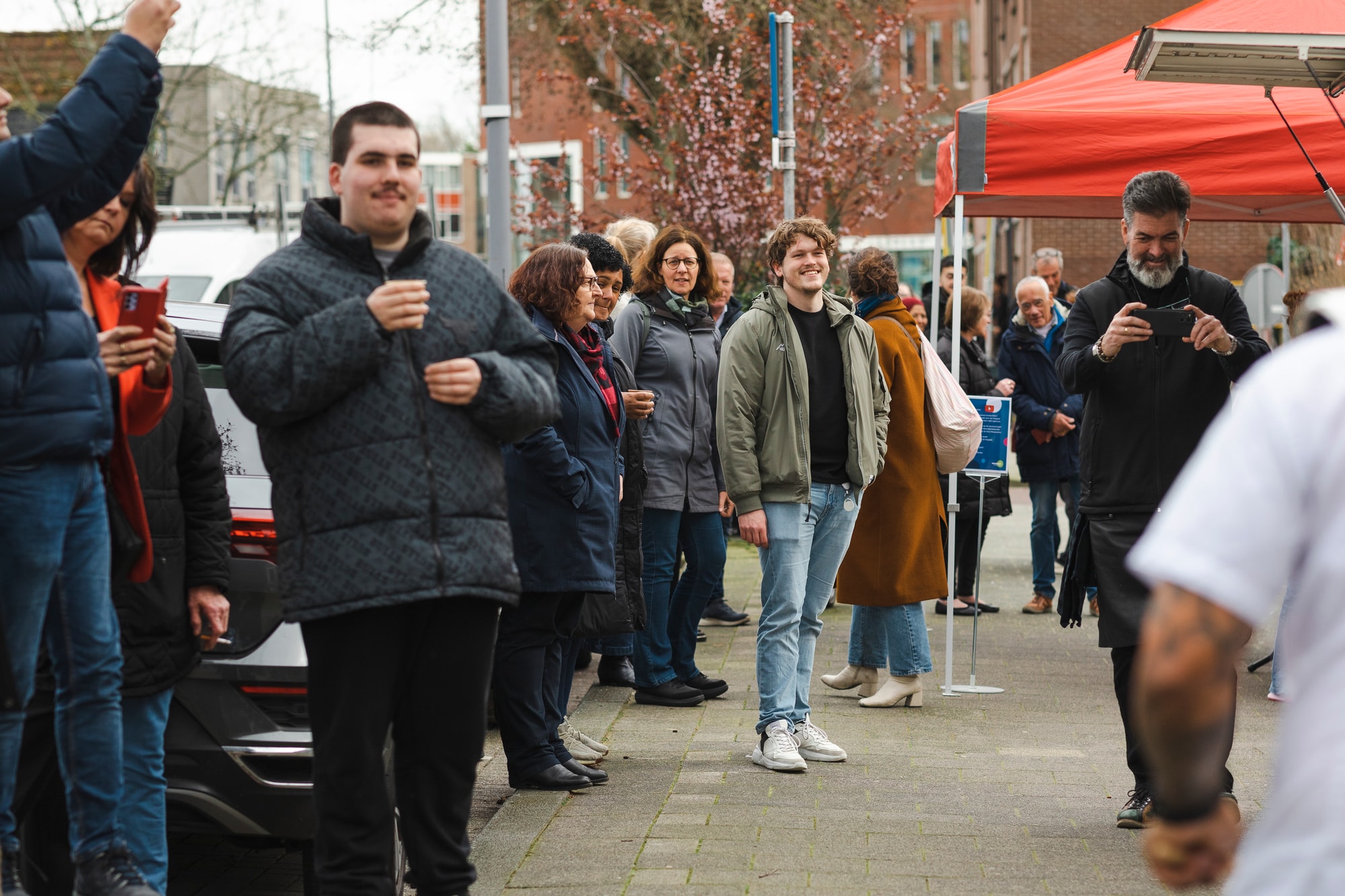 Bewoners op opening Buurtpunt Bloemhof