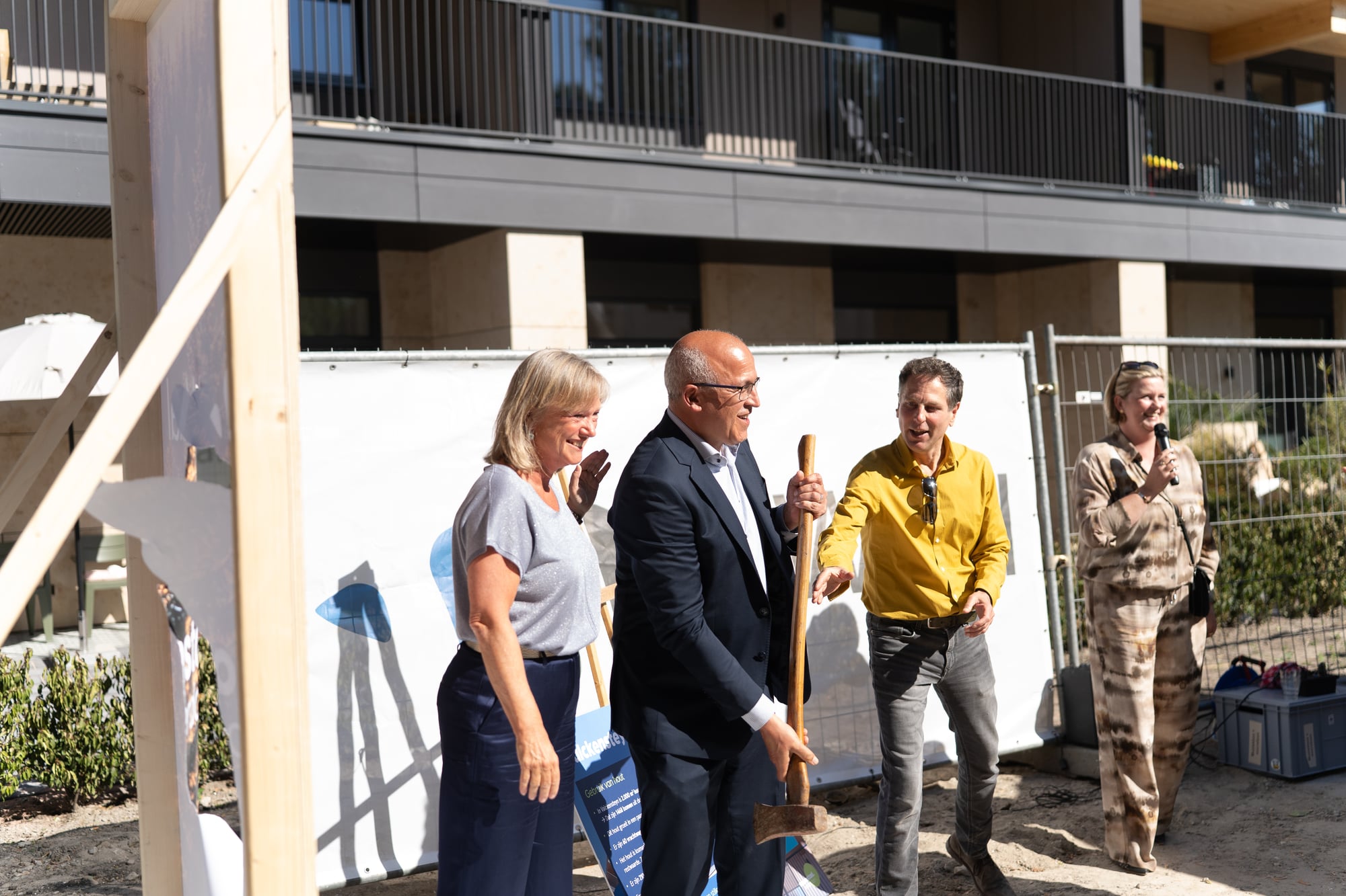 Bestuursvoorzitter Mohamed el Achkar opent het woongebouw Valckensteyn