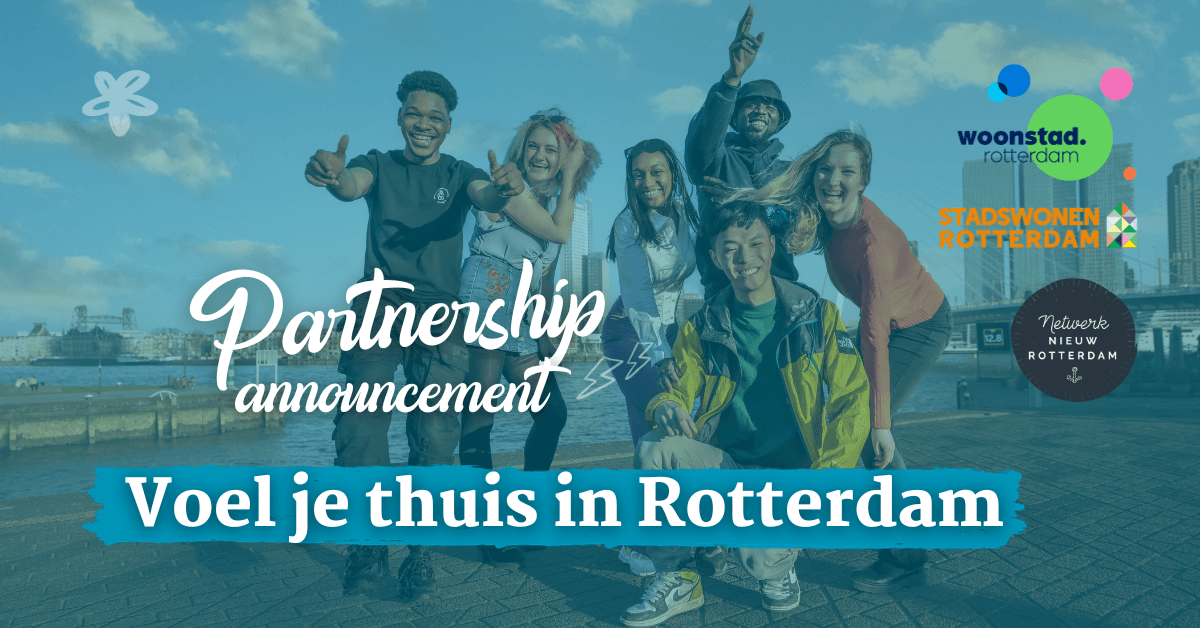 Banner partnership announcement groepje jongeren, met de tekst: voel je thuis in Rotterdam