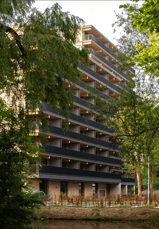 Woongebouw Valckensteyn met bomen in de omgeving