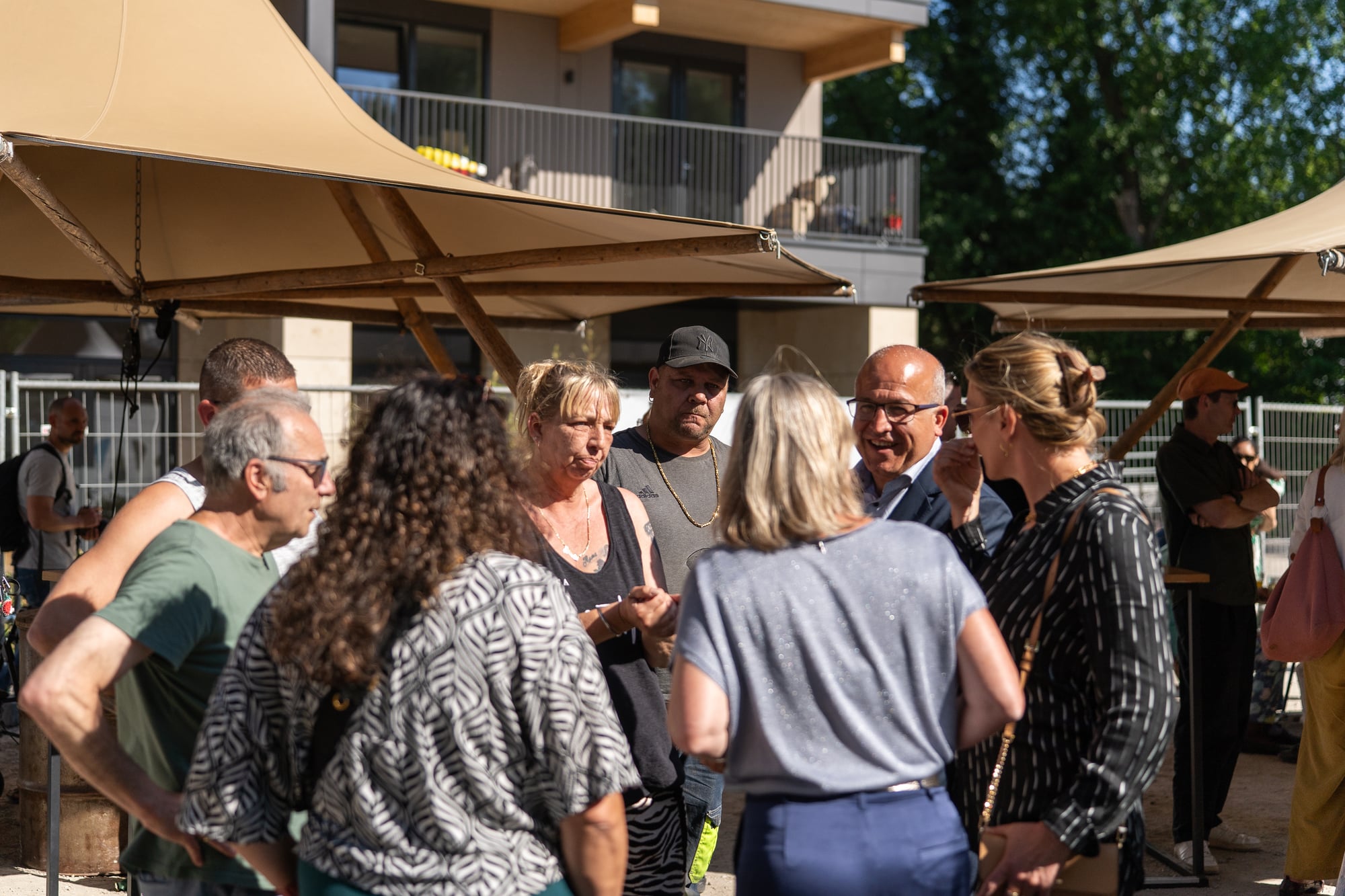 Bewoners bij de oplevering van woongebouw Valckensteyn