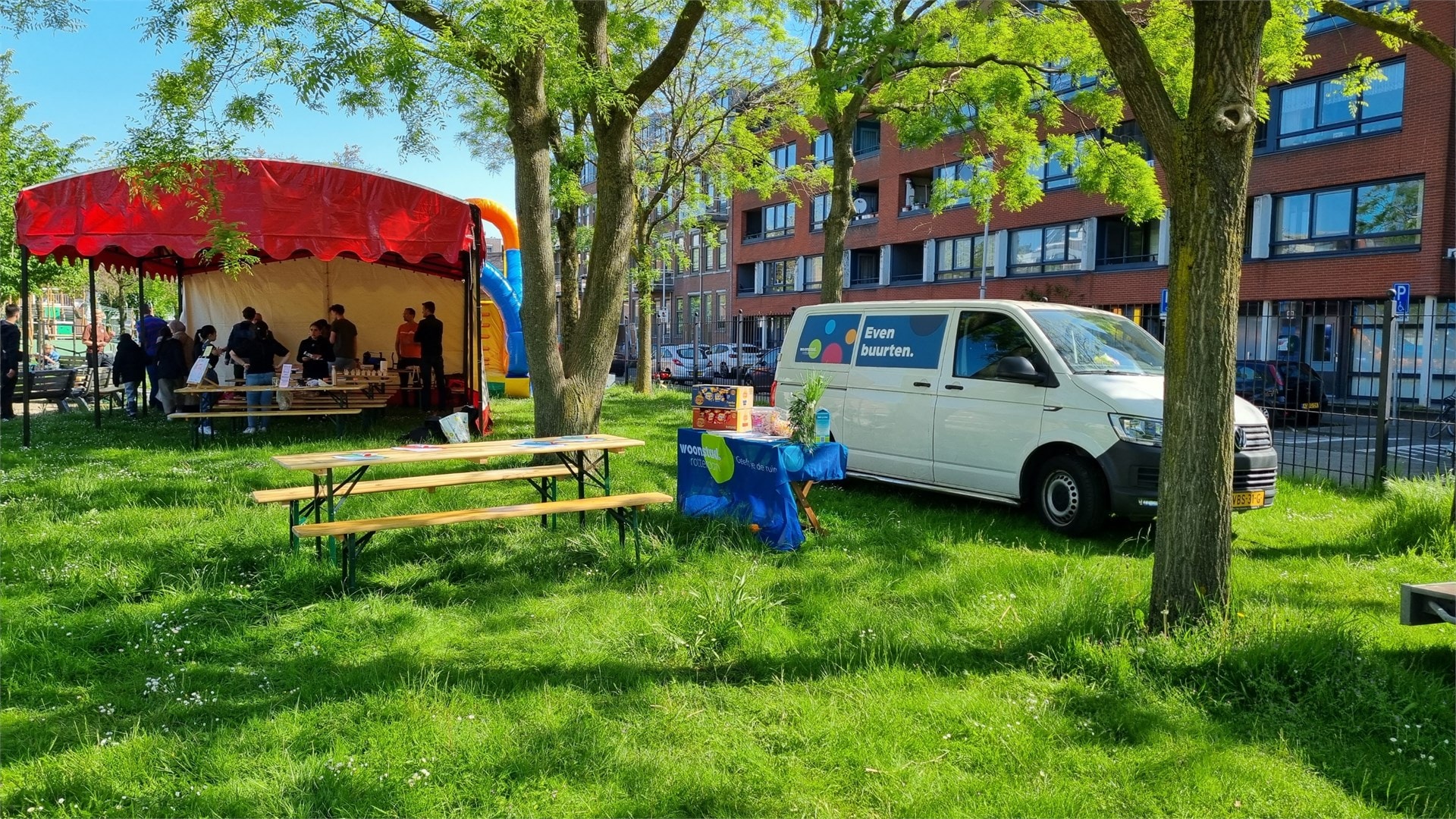 Evenement op grasveld in het Oude Noorden