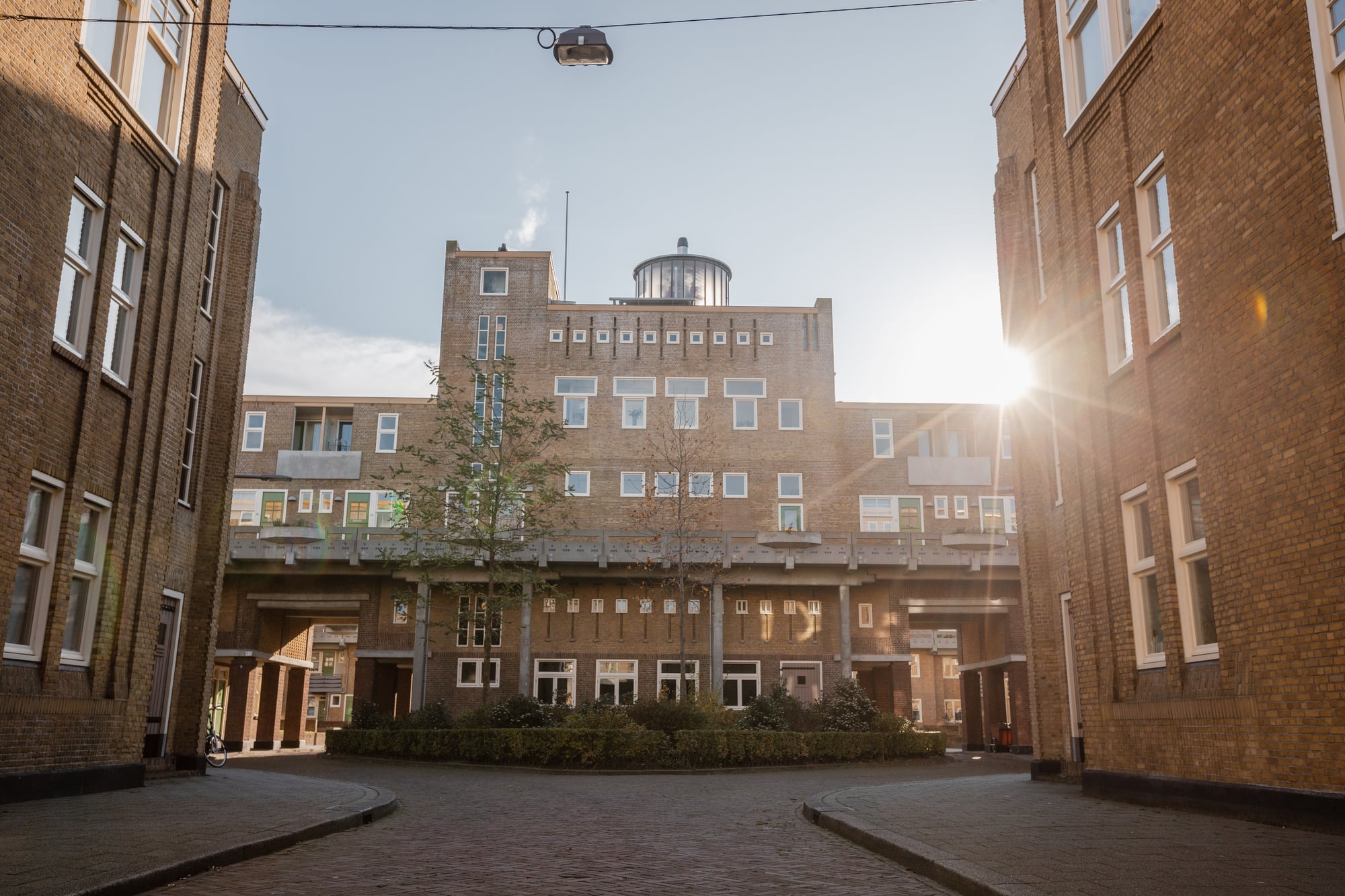 Buitenkant gebouw bedrijfsruimte in Justus van Effen