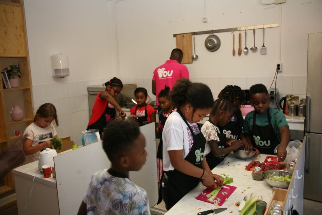 Kinderen You Talent koken in de keuken