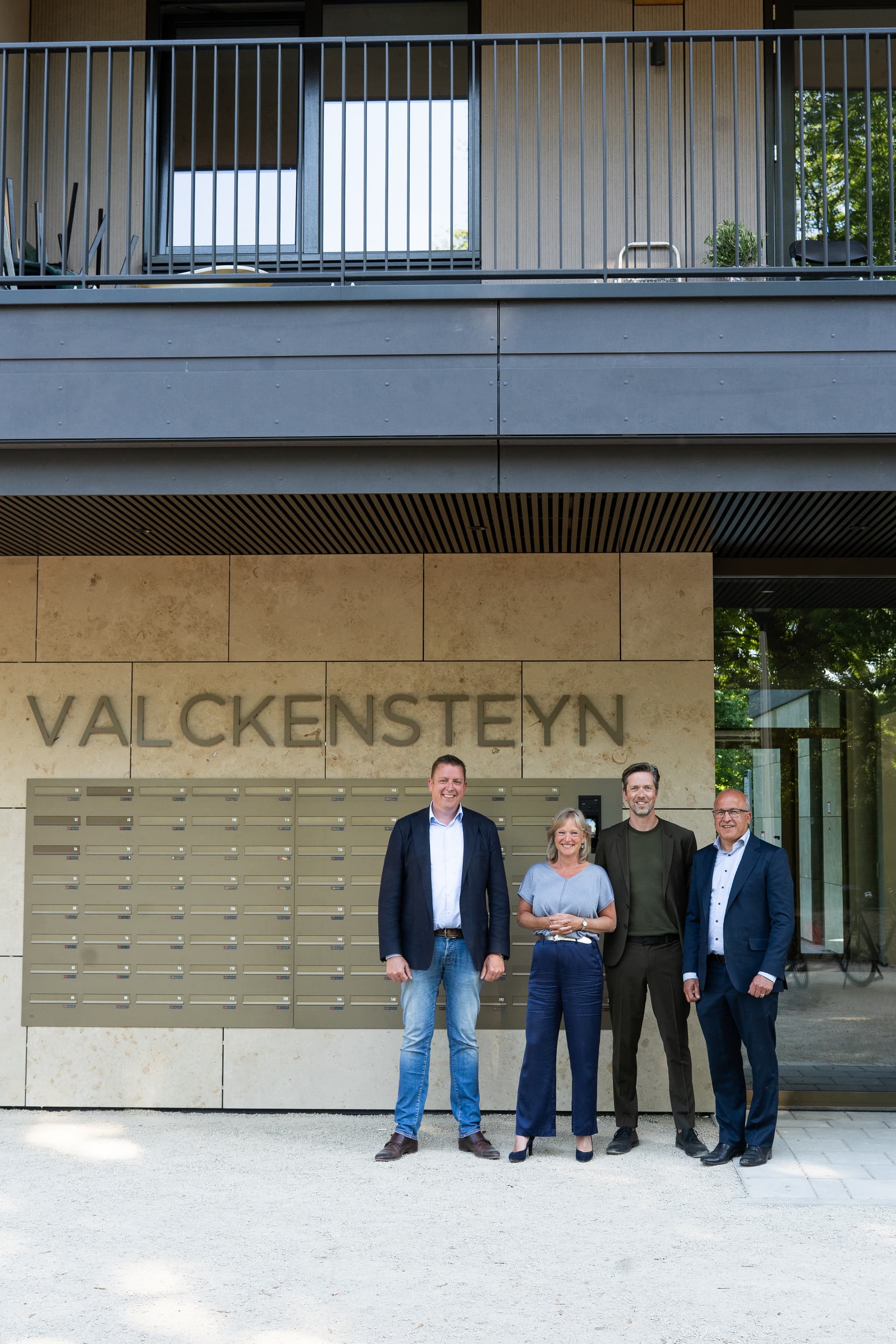 Medewerkers voor de ingang van Valckensteyn