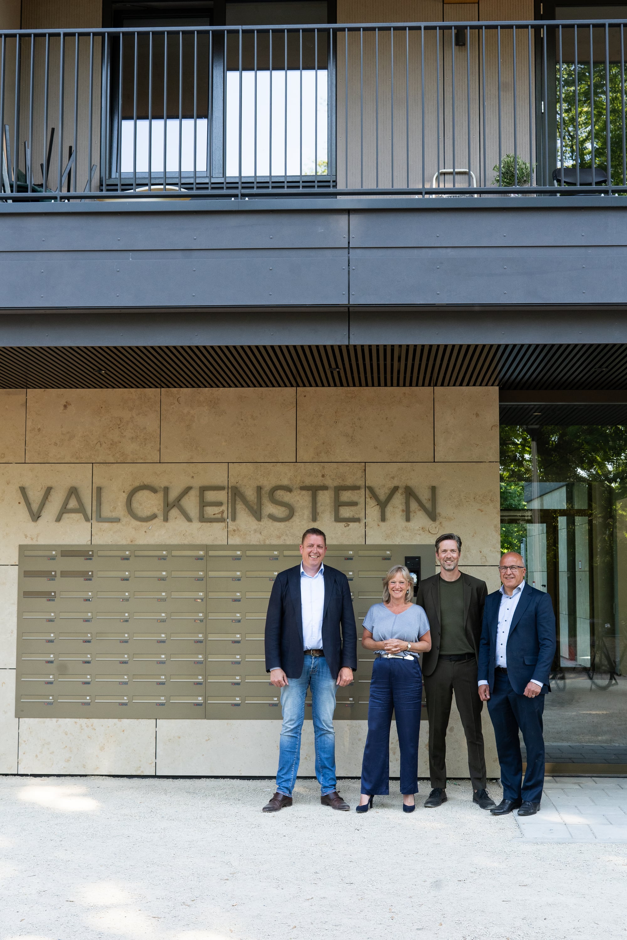 Medewerkers voor de ingang van Valckensteyn