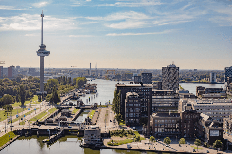 Skyline Rotterdam met Euromast