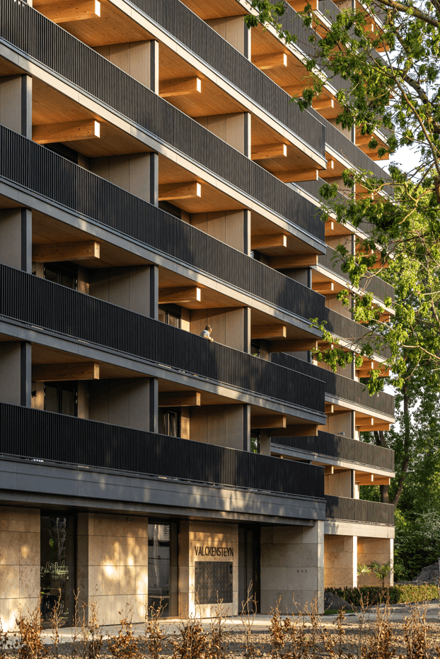 De balkons van woongebouw Valckensteyn