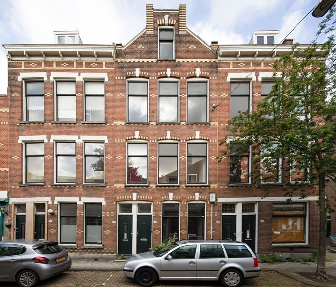 In juni 2022 zijn we gestart met werk aan de Waterloostraat 13 tot en met 17. Negen  woningen komen uit het jaar 1900 en worden opgeknapt.  