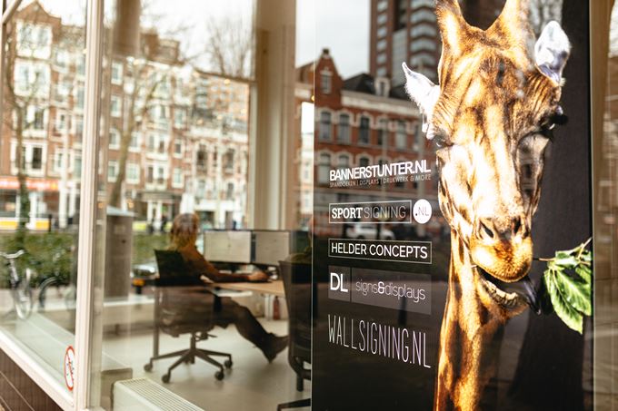 Ondernemer Patrick Dammers van Bannerstunter huurt een bedrijfsruimte van Woonstad Rotterdam