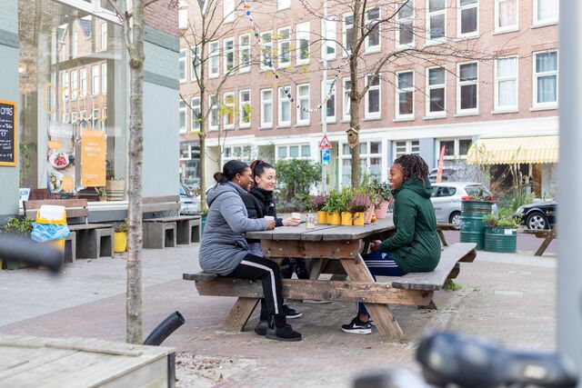 Straatfotografie_ wijkkrant_ groepje_ mensen.