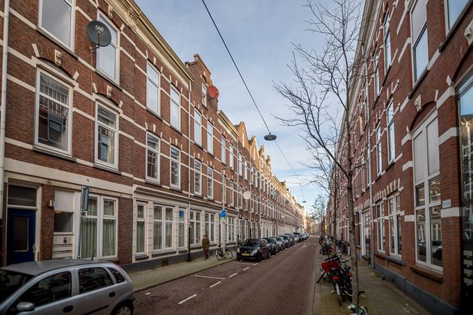 Begin van de bajonetstraat kijk je de hele straat door. 